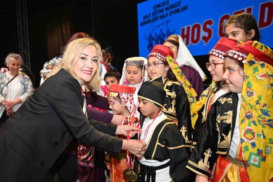 Kumluca’da Halk Oyunları Şöleni Festivale Renk Kattı