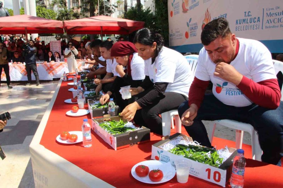 Acı Biber Yarışında 3 Dakikada 398 Gram Acı Biber Yedi