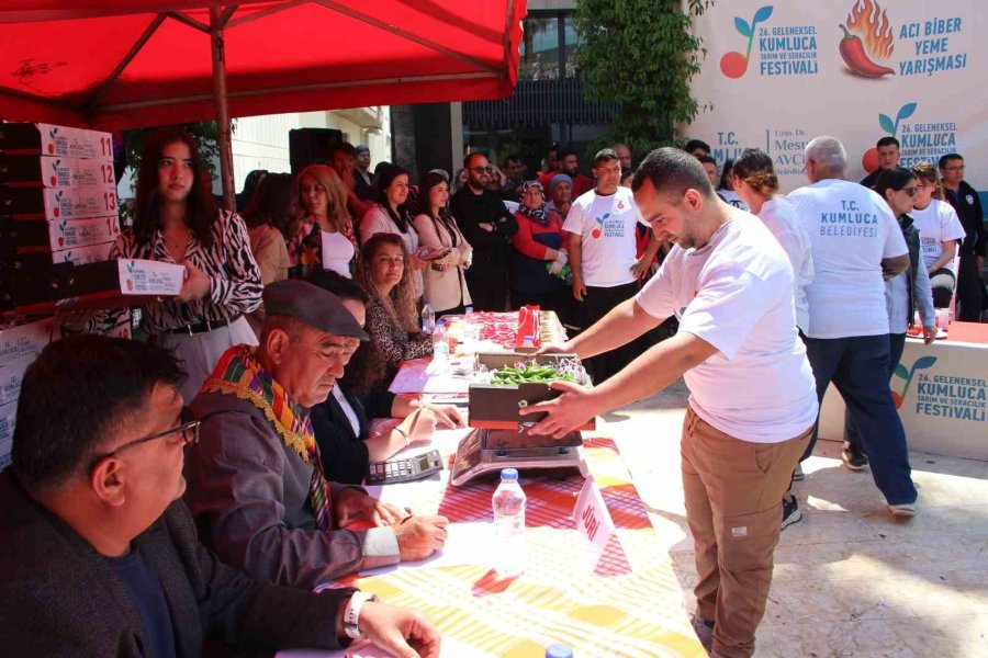 Acı Biber Yarışında 3 Dakikada 398 Gram Acı Biber Yedi