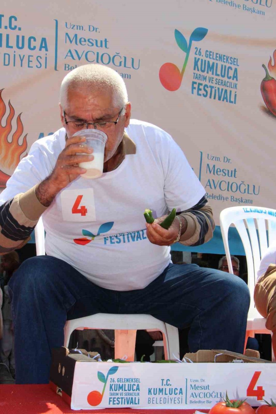 Acı Biber Yarışında 3 Dakikada 398 Gram Acı Biber Yedi