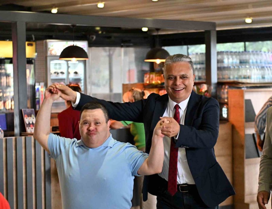 Muratpaşa’da Engelsiz Kafe 10’uncu Yılını Kutladı