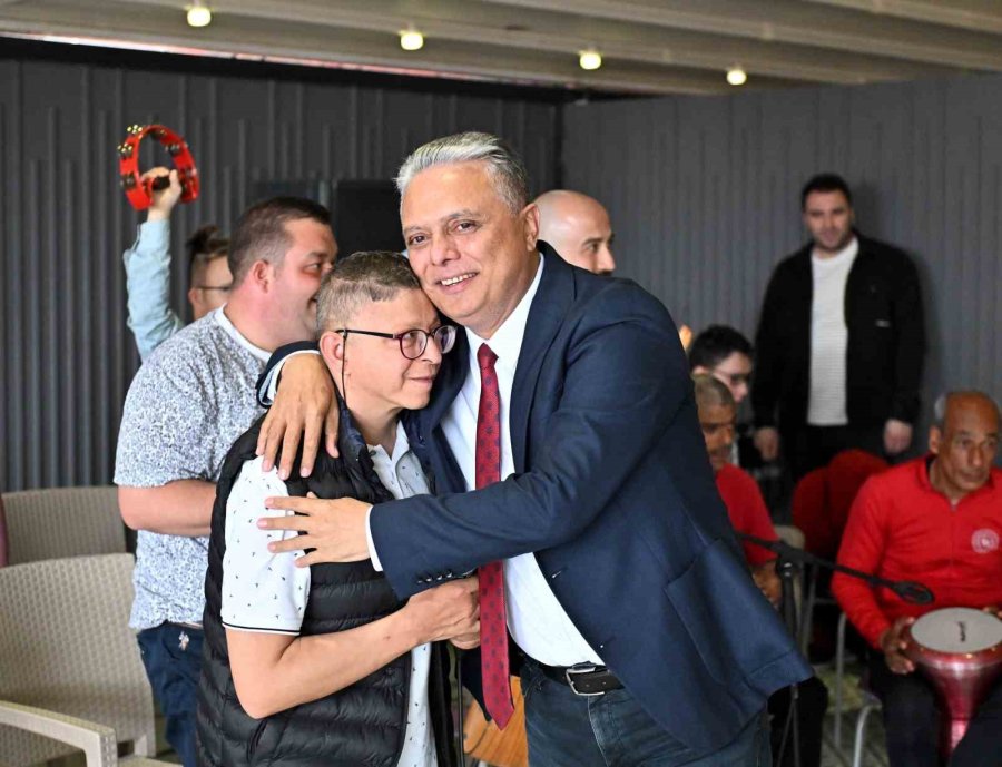 Muratpaşa’da Engelsiz Kafe 10’uncu Yılını Kutladı