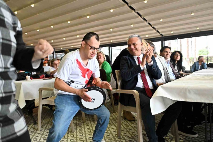 Muratpaşa’da Engelsiz Kafe 10’uncu Yılını Kutladı