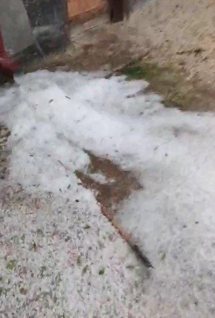 Seyitgazi 20 Dakikada Beyaza Büründü