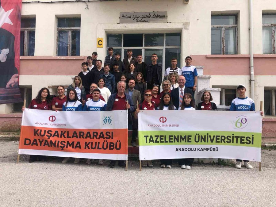 Tazelenme Üniversitesinin Yaşlı Öğrencileri Bocce İle Tanıştı