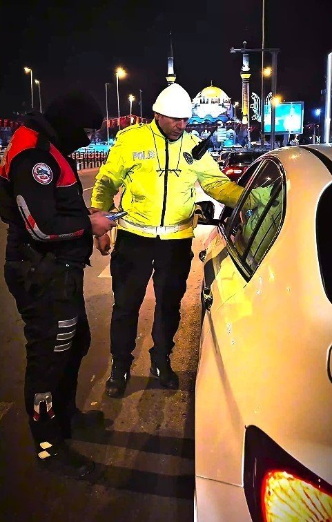 Şok Uygulamalarda Aranan 10 Kişi Yakalandı