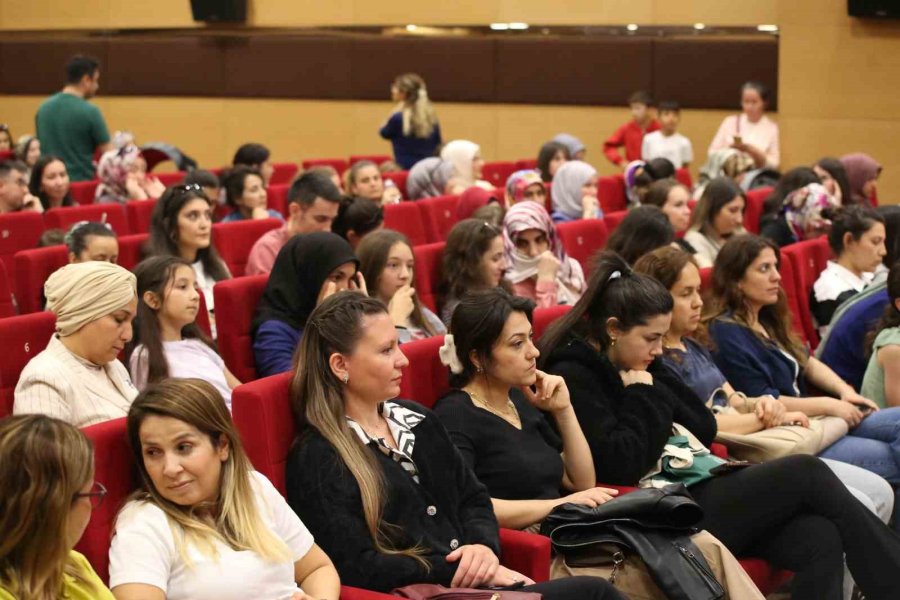 "akademisyen Anne" Kepez Kitap Fuarı’nda