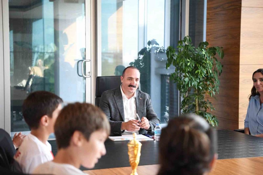 Başkan Kotan Şampiyon Sporcuları Ağırladı