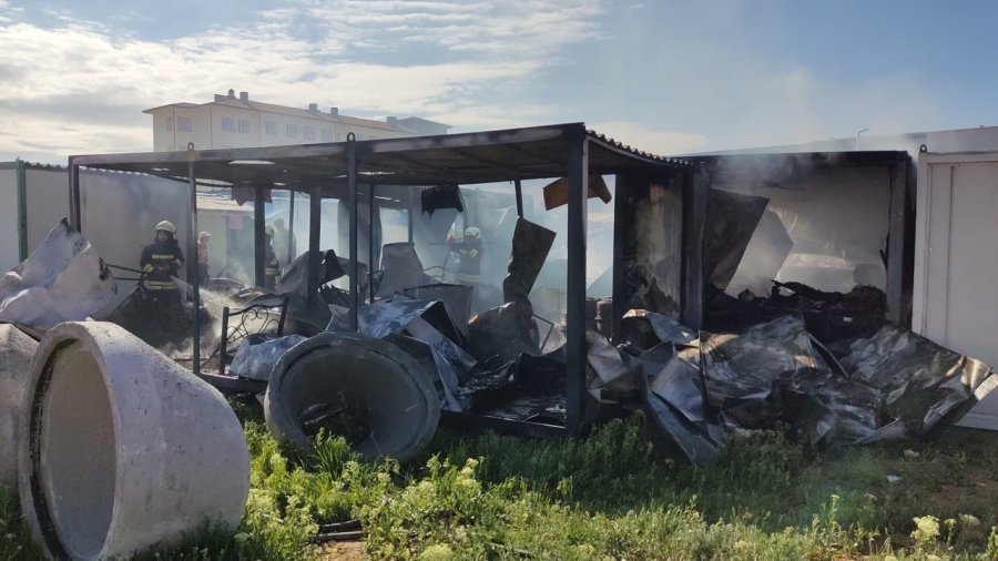 Konya’da Okul İnşaatında 7 Konteyner Yandı