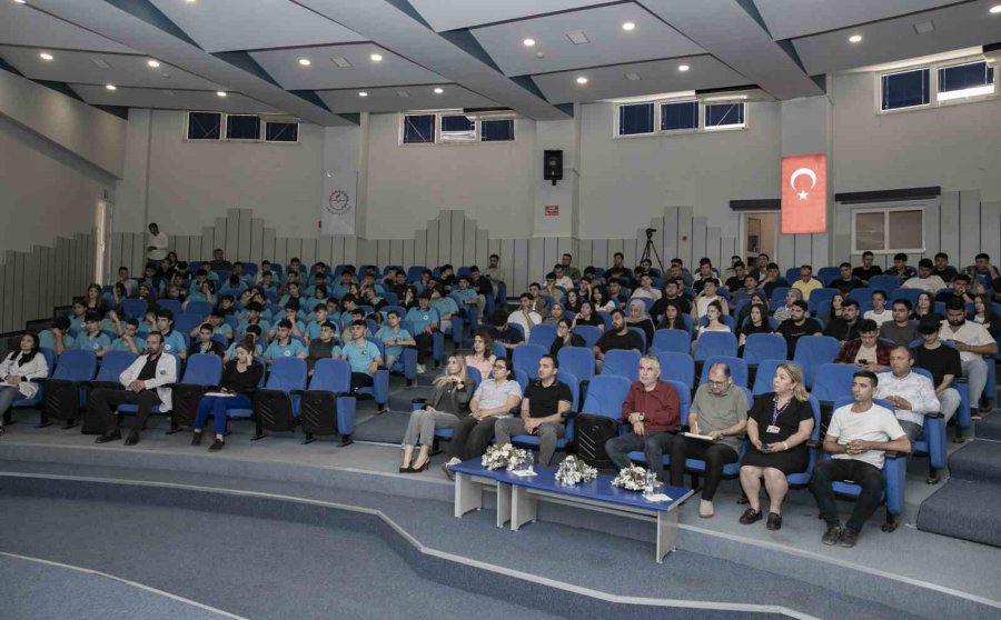 Mersin’de ’yeşil Dönüşüm’ Paneli Düzenlendi