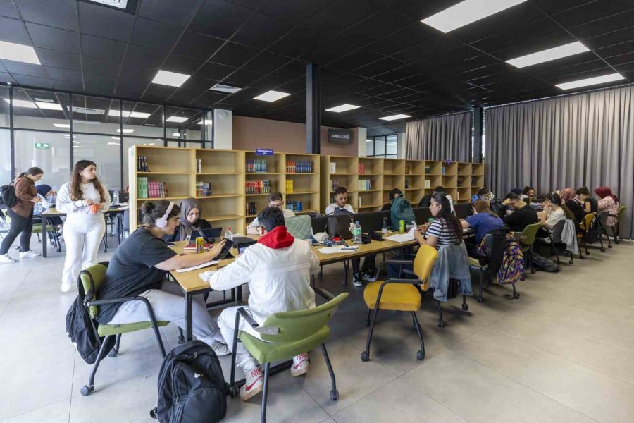 Okuma Salonları Gençlere Güvenli Ve Konforlu Ortam Sunuyor