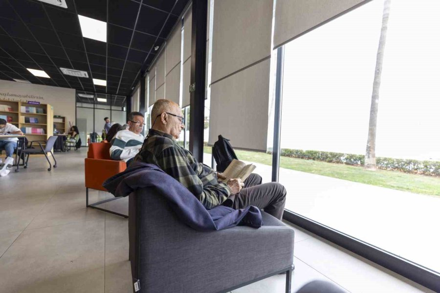 Okuma Salonları Gençlere Güvenli Ve Konforlu Ortam Sunuyor