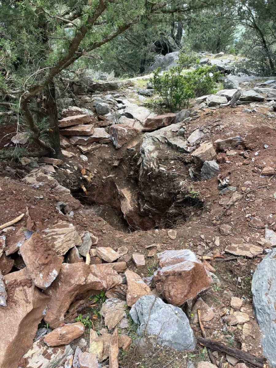 Aralarında Eski Valinin De Bulunduğu 7 Şahıs Kaçak Kazıdan Yakalandı