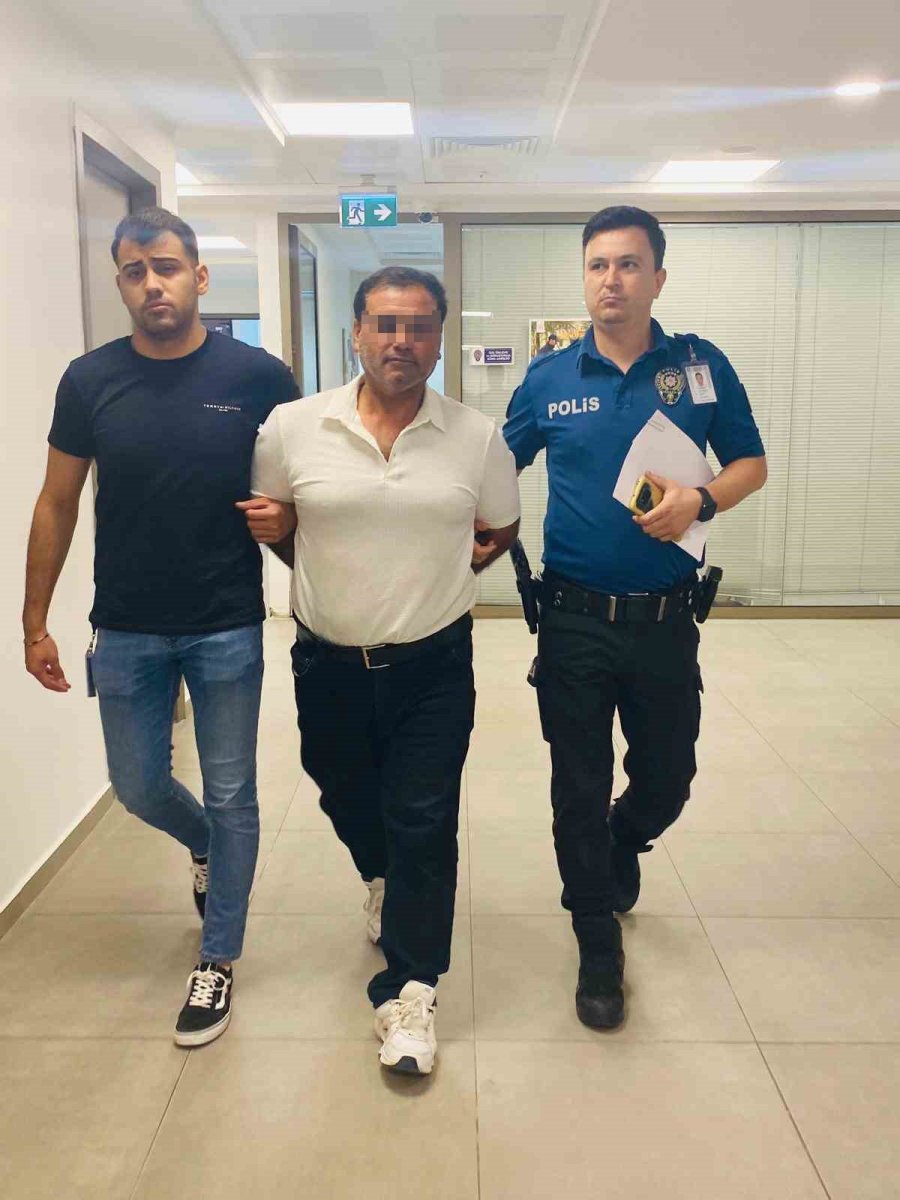 Kırmızı Bültenle Aranan Hükümlü Pasaport Kontrolünde Yakalandı