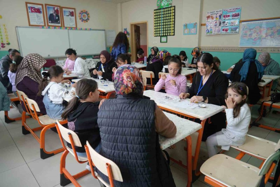 Meb’in ’ailemle Eğitim Yolculuğum’ Projesiyle Veliler Ve Öğrenciler Atölyede Buluştu