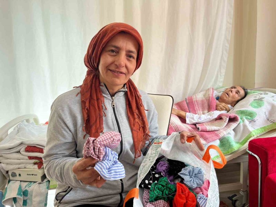 Alzheimer Annesine Bakmak İçin Diktiği Toka İçin Siparişleri Patladı