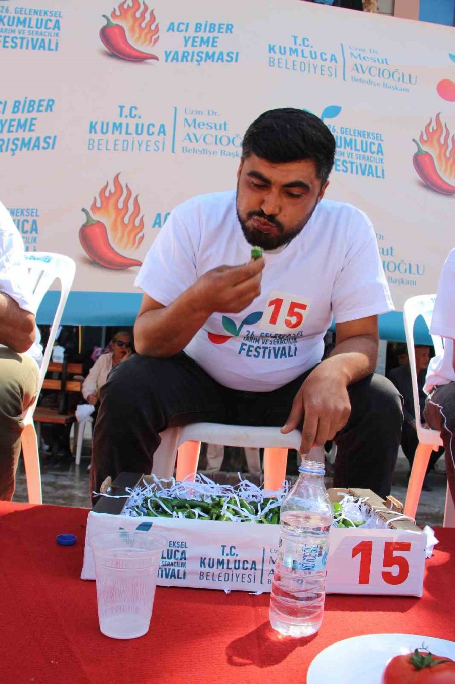 Acı Biber Yarışında 3 Dakikada 398 Gram Acı Biber Yedi