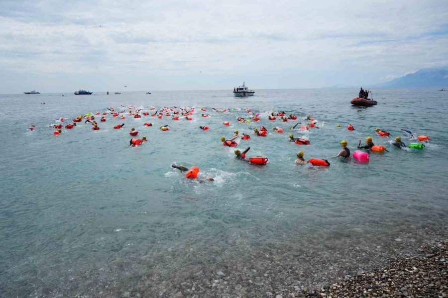 Uluslararası Açık Su Yüzme Yarışı X-waters Antalya’da Gerçekleşti