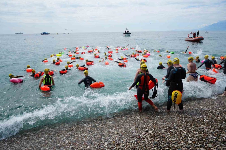 Uluslararası Açık Su Yüzme Yarışı X-waters Antalya’da Gerçekleşti