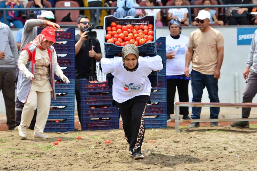 Kadınlar En Çok Domatesi Yemek İçin Yarıştı: Birinci 1,5 Kilo Üzerinde Domates Yedi