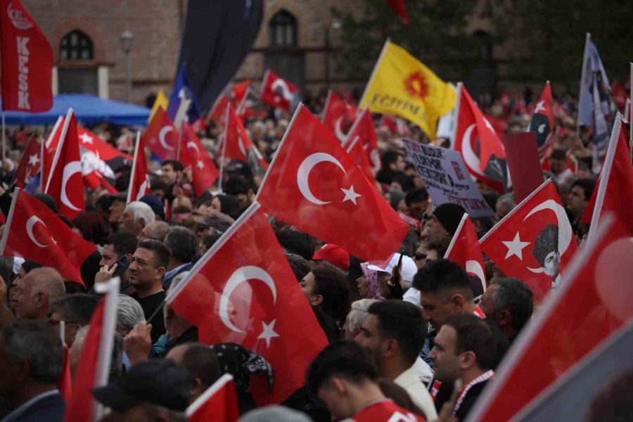 Chp Genel Başkanı Özel: "ekrem Başkanı İçeride Tutmanın Bedeli 2.2 Trilyon"