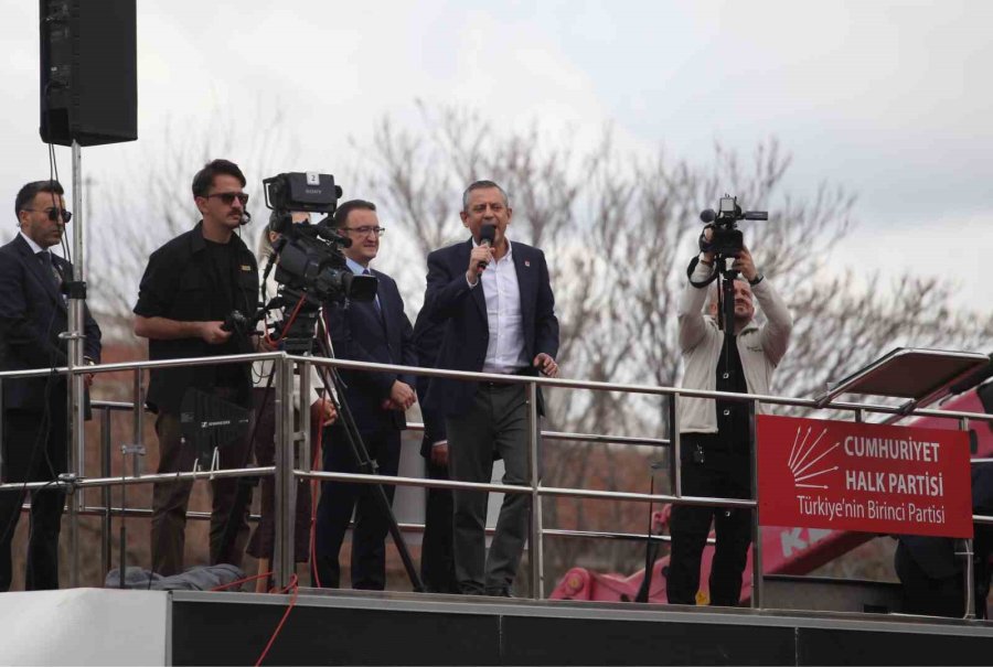 Chp Genel Başkanı Özel: "ekrem Başkanı İçeride Tutmanın Bedeli 2.2 Trilyon"