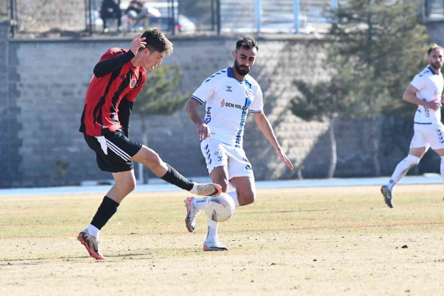 Erciyes 38 Fk, 74 Sarı Kart Ve 6 Kırmızı Kart Gördü