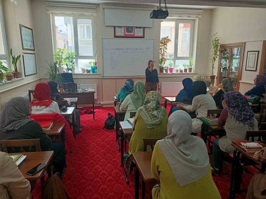 Eskişehir’de ‘değerlerin Edinilmesinde Ailenin Rolü’ Eğitimi Verildi