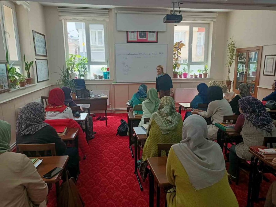 Eskişehir’de ‘değerlerin Edinilmesinde Ailenin Rolü’ Eğitimi Verildi