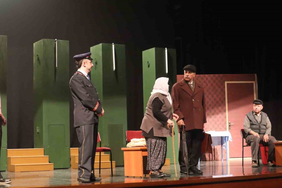 Eskişehir Cumhuriyet Başsavcılığı Yargı Mensuplarınca Hazırlanan "reis Bey" Oyunu Sahnelendi