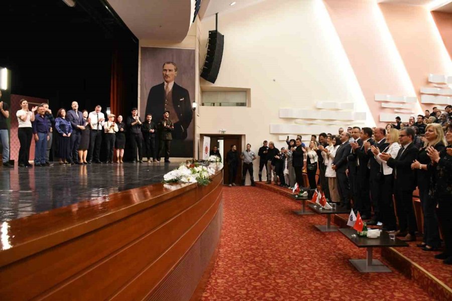 Eskişehir Cumhuriyet Başsavcılığı Yargı Mensuplarınca Hazırlanan "reis Bey" Oyunu Sahnelendi