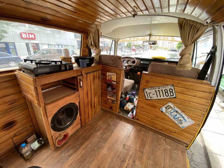 Deprem Sonrası Antakya’dan Eskişehir’e Geldiği Minibüsü Karavana Çevirdi