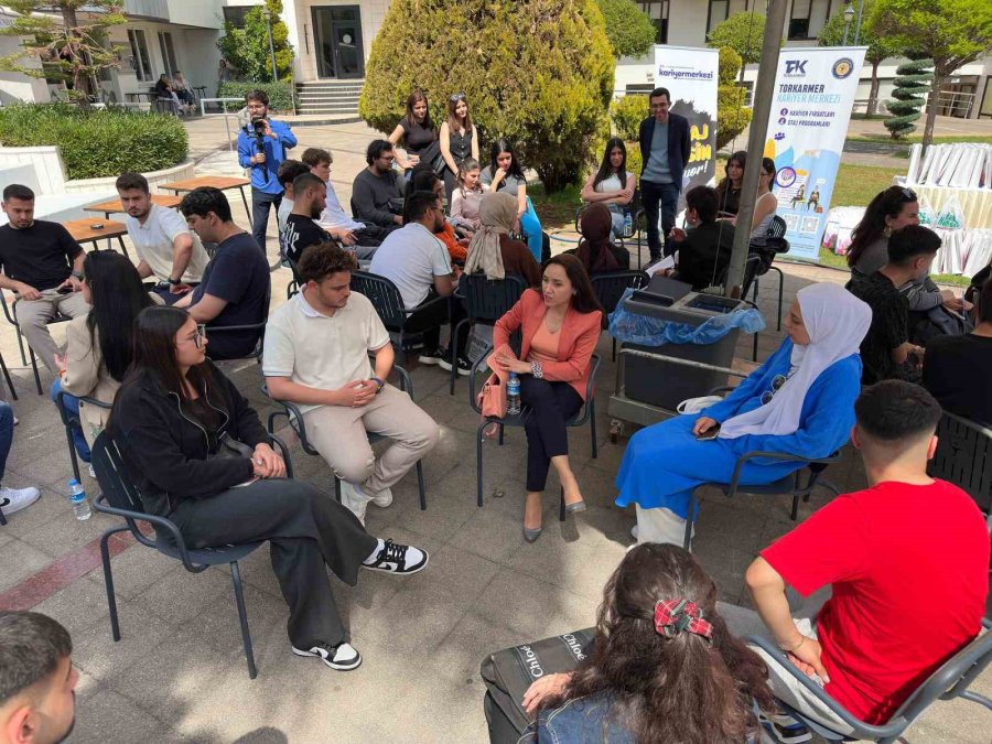 Kariyer Merkezi Öğrenciler İle Sektör Temsilcilerini Buluşturdu