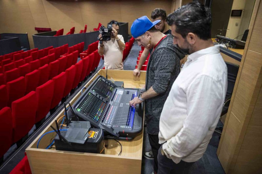 Mersin Büyükşehir Belediyesi Sanatçı Kadrosunu Genişletiyor