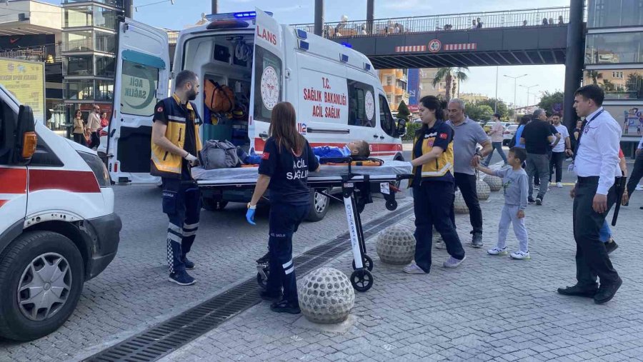 Mersin Forum Avm’deki İş Yerinde Asma Cam Tavan Çöktü: 2 Yaralı