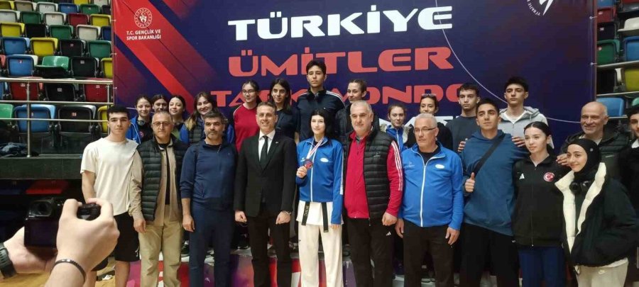 Eskişehirli Sporcu Nida Nur Çene Türkiye Tekvando Şampiyonası’nda Türkiye 3’üncüsü Oldu