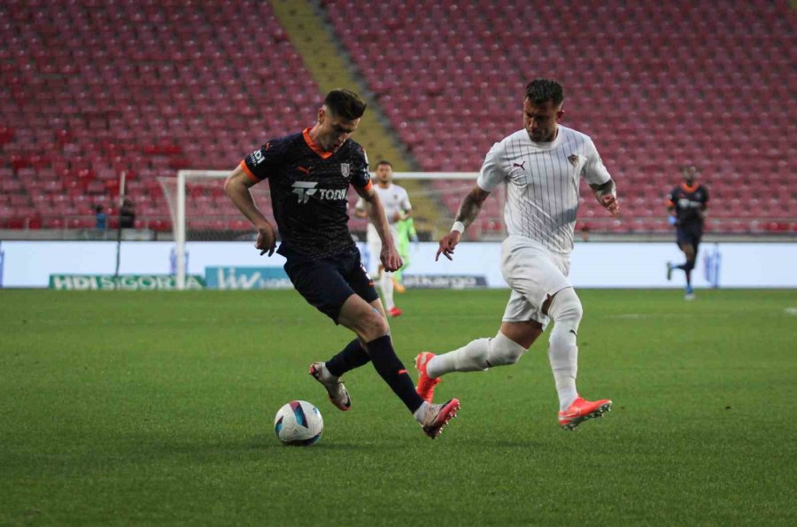 Trendyol Süper Lig: Atakaş Hatayspor: 1 - Başakşehir: 2 (ilk Yarı)