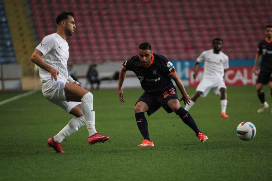 Trendyol Süper Lig: Atakaş Hatayspor: 1 - Başakşehir: 2 (ilk Yarı)