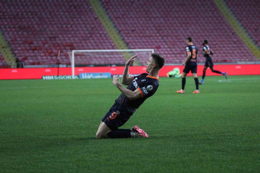 Trendyol Süper Lig: Atakaş Hatayspor: 1 - Başakşehir: 2 (ilk Yarı)