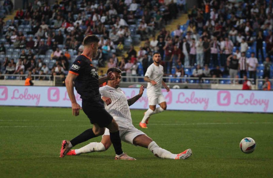 Trendyol Süper Lig: Atakaş Hatayspor: 1 - Başakşehir: 2 (ilk Yarı)