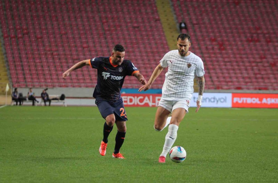 Trendyol Süper Lig: Atakaş Hatayspor: 1 - Başakşehir: 2 (ilk Yarı)