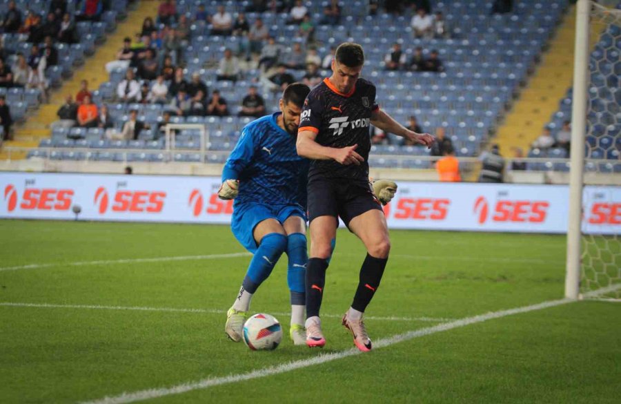 Trendyol Süper Lig: Atakaş Hatayspor: 1 - Başakşehir: 2 (ilk Yarı)