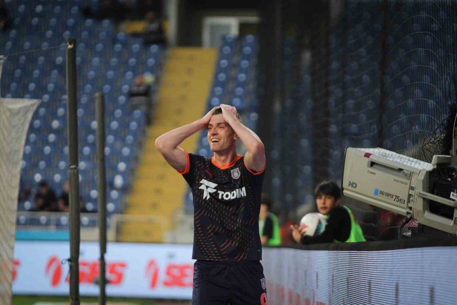 Trendyol Süper Lig: Atakaş Hatayspor: 1 - Başakşehir: 2 (ilk Yarı)