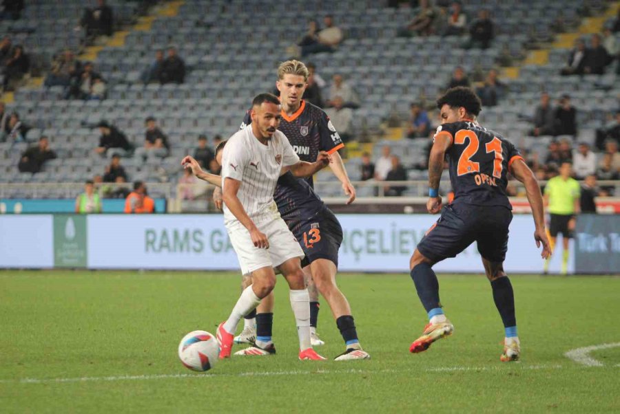 Trendyol Süper Lig: Atakaş Hatayspor: 2 - Başakşehir: 4 (maç Sonucu)