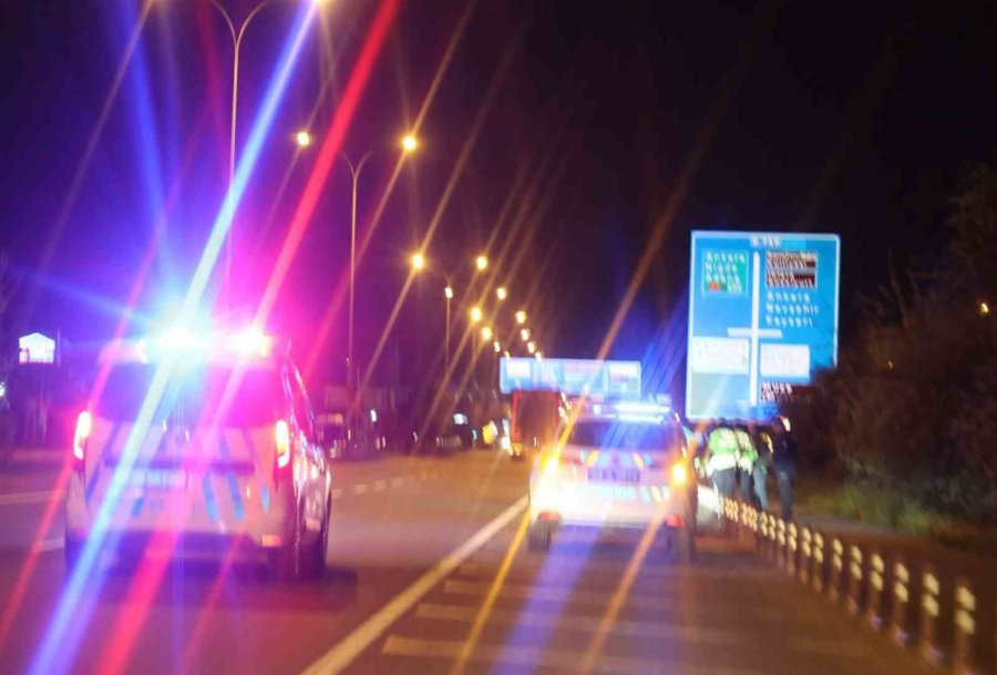 Kovalamaca Sonucu Yakalanan Sürücüyle Polisin İmtihanı: Araçtan İnmedi, Alkolmetreye Üflemedi