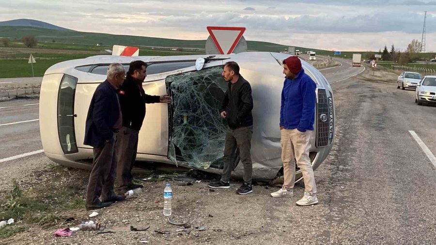 Takla Atan Otomobilden Burnu Bile Kanamadan Kurtuldu