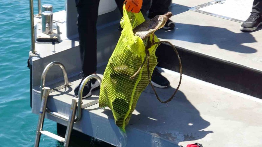 Antalya’da 35 Gönüllü Dalgıç Denizin Dibini Temizledi, Çıkanlar Pes Dedirtti