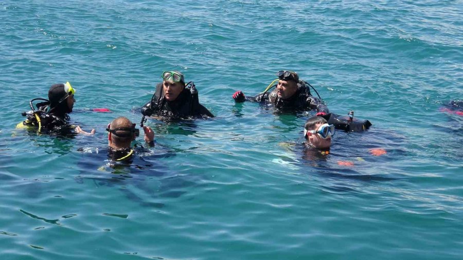 Antalya’da 35 Gönüllü Dalgıç Denizin Dibini Temizledi, Çıkanlar Pes Dedirtti
