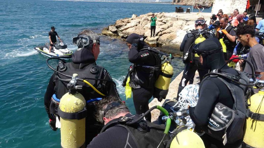 Antalya’da 35 Gönüllü Dalgıç Denizin Dibini Temizledi, Çıkanlar Pes Dedirtti