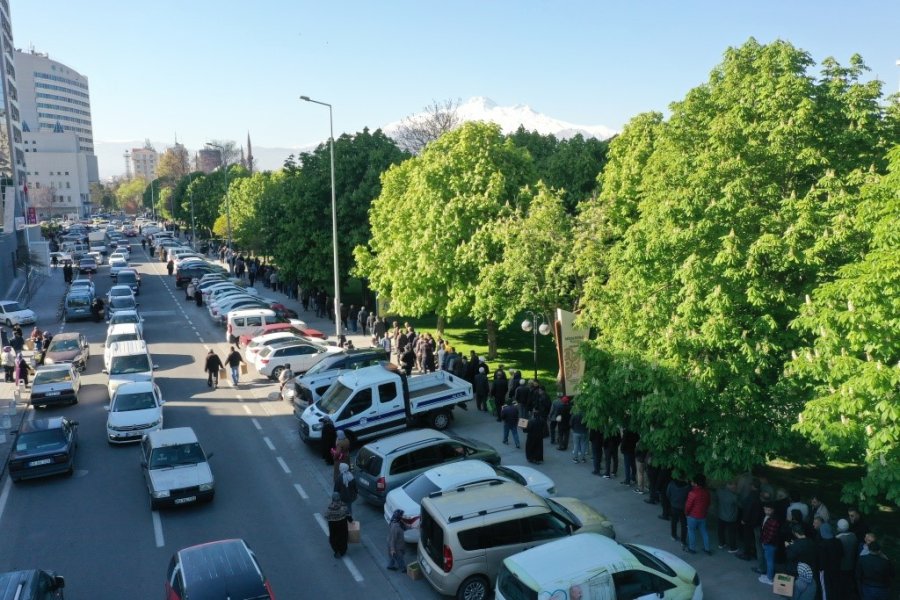 Başkan Çolakbayrakdar’dan Organik Domates Fidesi Dağıtımına Davet